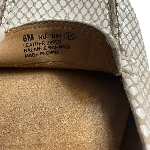 Aerosoles Snake Print Loafer Beige Slip On Nu Day Shoes SZ 6 Comfy Casual - Picture 10 of 10